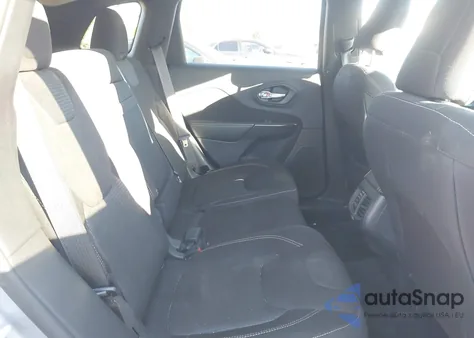 2016 Jeep Cherokee Latitude z USA, uszkodzony, nr VIN 1C4PJLCB9GW201073